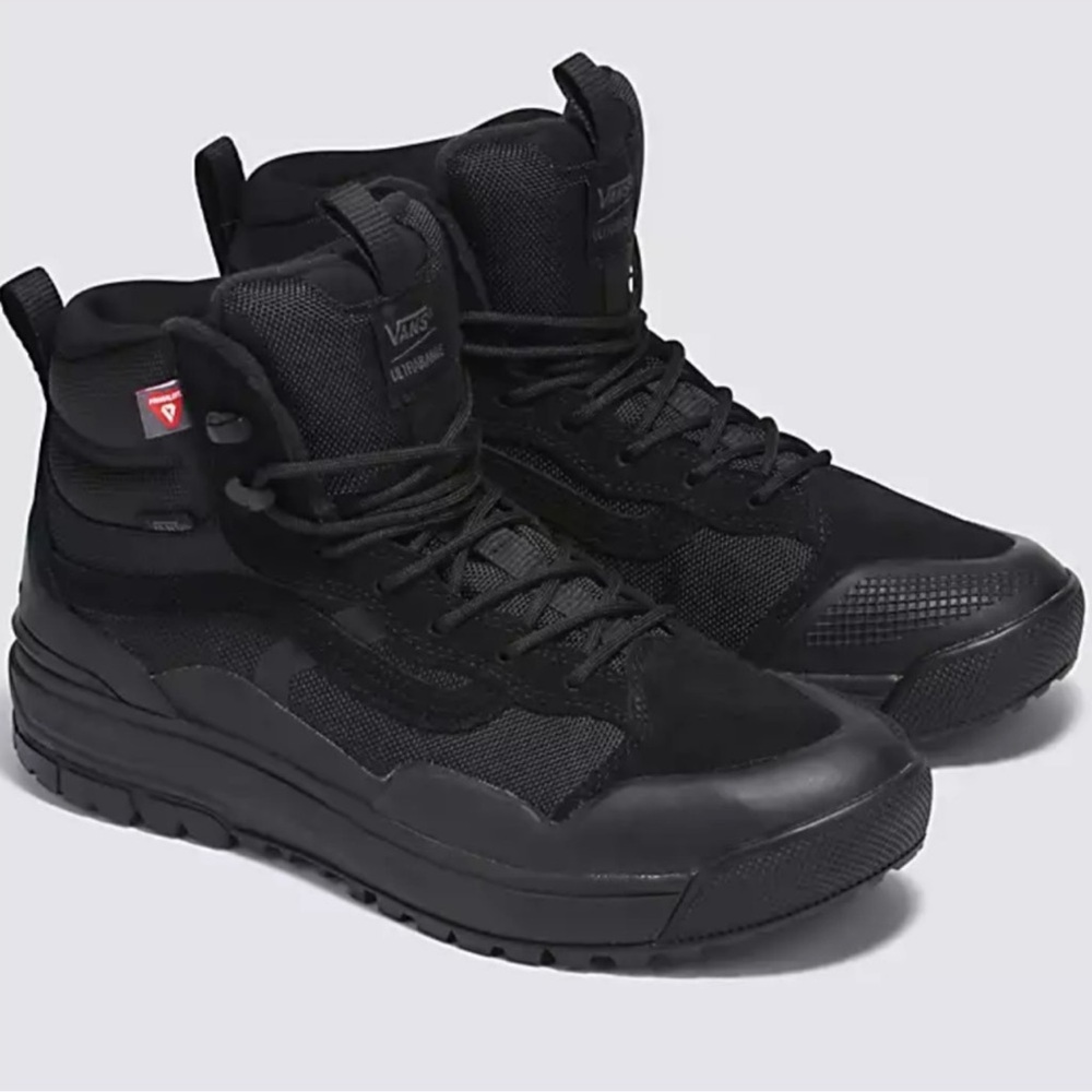 Vans WMNS Ultrarange Exo
Black/Black
Sneakers MTE Boots VN0A4BVSBKA